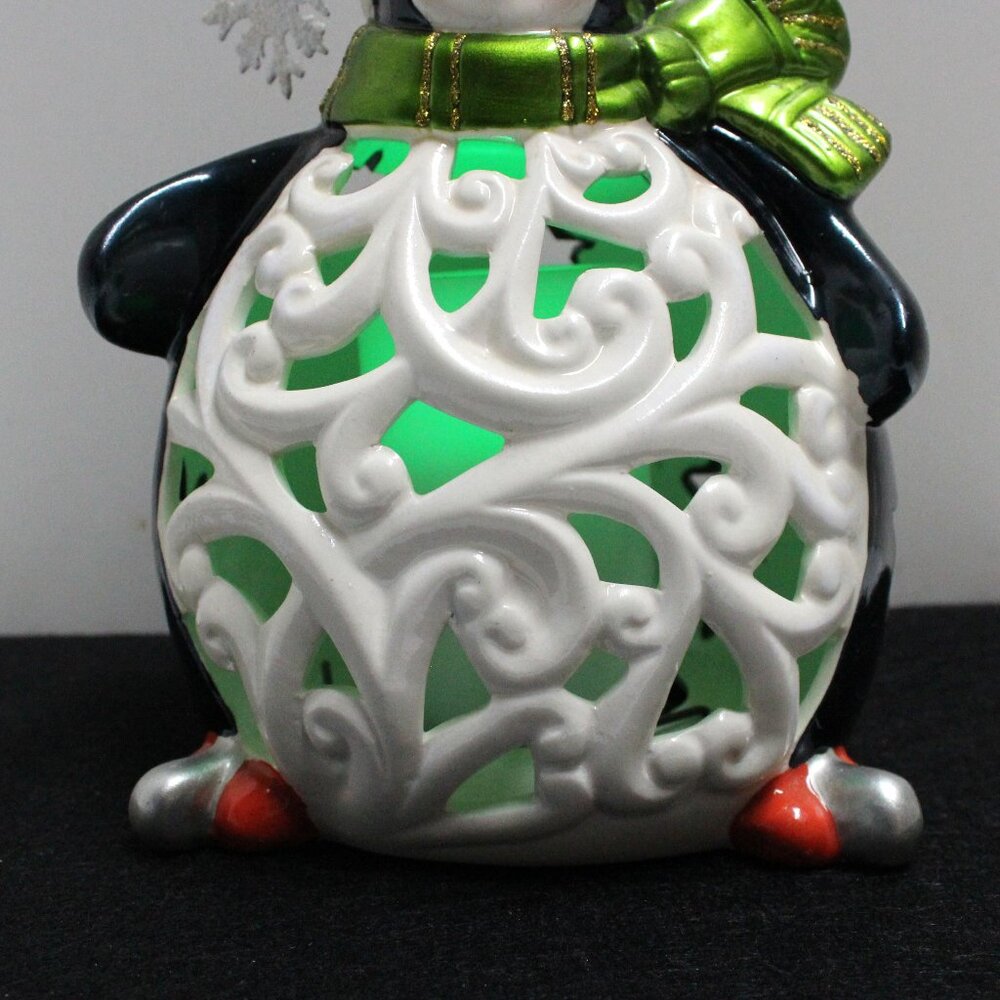 Pot Belly Color Changing / Amber Lighted Winter Christmas Penguin Uses Batteries - Picture 9 of 12